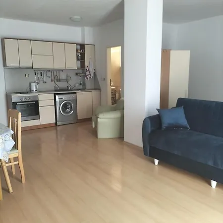 Sunny Day 4 Comlex Apartment *